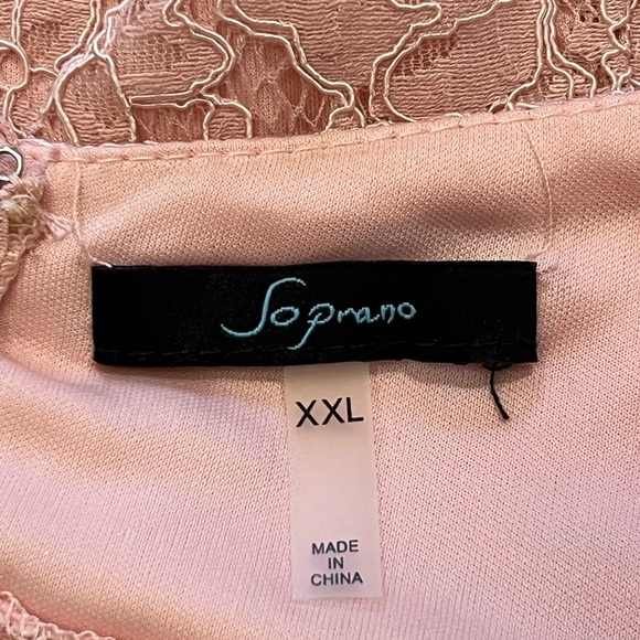 Pink lace dress with lining - Picture 4 of 4